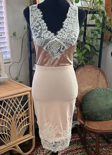 Main Strip Pale Peachy Pink Lace Trim Bodycon Midi Slip Dress