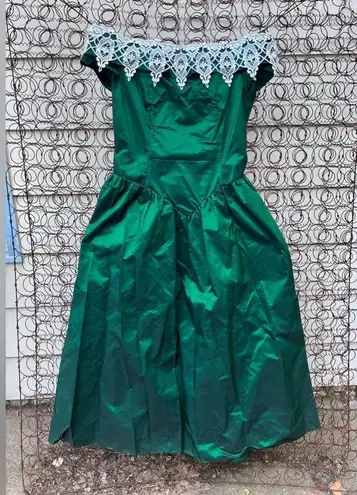 Vintage 80s 90s green sateen v drop waist bow back lace trim prom dress gown Size undefined