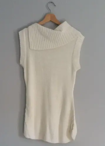 Derek Heart  Cream Sleeveless Assymetrical Collared Sweater Size Large