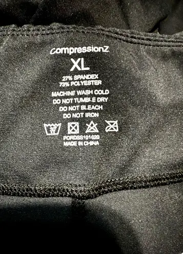 CompressionZ Women’s High Waisted Moisture Wicking Tummy Control Capris Black Size XL