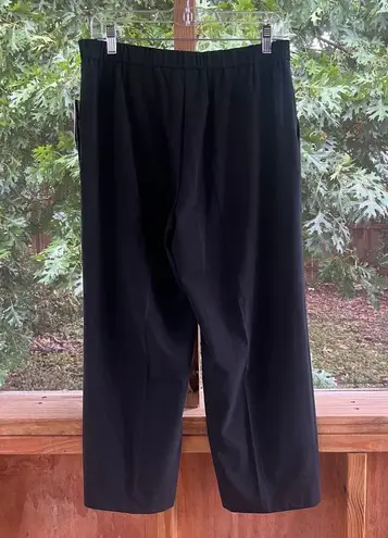 Briggs New York Women's Black Cropped Pull On Pants Size 10S. NEW