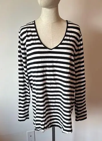 Liz Lange for Target Black and White Fitted Long Sleeve Tee Size undefined