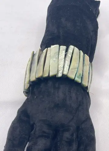Green Abalone Shell Stretch Bracelet Very Nice B29