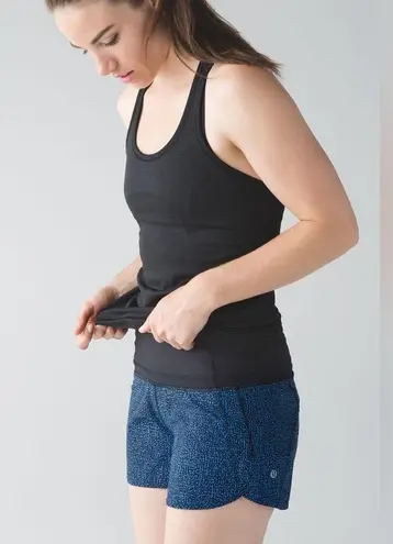 Lululemon  Run Times Short Bubbles Pipe Dream Blue Black / Black (Size 6)
