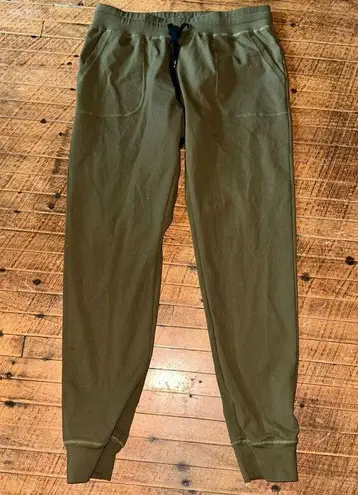 Zyia Olive trail Athleisure sporty M workout joggers