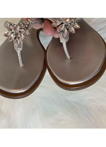 Naturalizer Naturalized “Liliana” Silver Metallic Embellished Flip Flops Sz 7.5M Womens