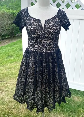 Chi Chi London 🌹HP🌹Chi Chi of London Lace Dress