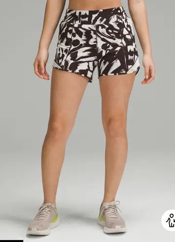 Lululemon Hotty Hot Shorts 4”