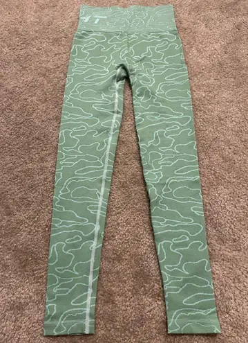 ECHT Women’s  Arise Camo Set Long Sleeve Crop Top and Leggings Green Size S Small