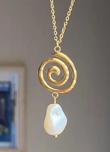 Handmade gold tone stainless steel spiral swirl uzumaki & pearl necklace🌀