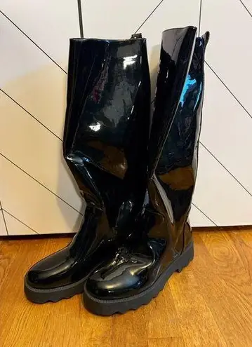 Aerosoles Women 9 Slalom Pull on Round Toe Black Faux Patent Leather Boots