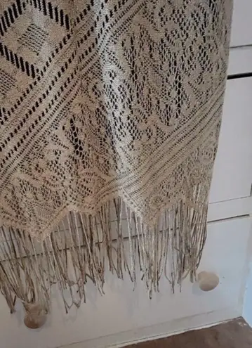 Women Vintage Helene Blake Dress
Gold Crocheted with black lining and Fringe Size 6