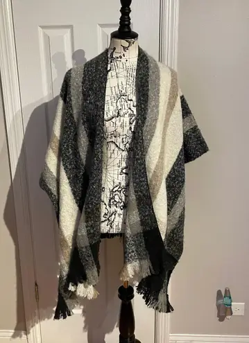 Nine West NWT Shawl Cape Cover poncho soft cozy warm winter tricolor neutral shrug