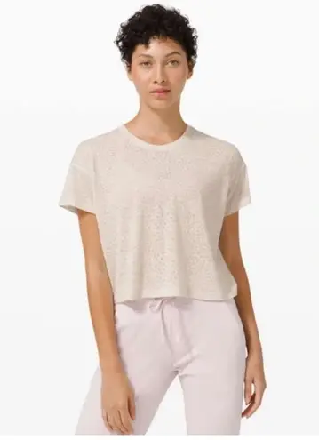 Lululemon  Cates Tee *Veil. Color dune thumbnail 1