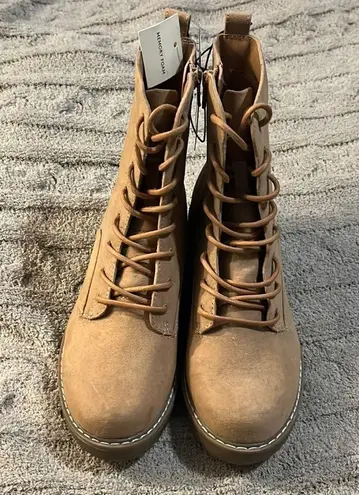 Universal Threads NWT  Combat Boots