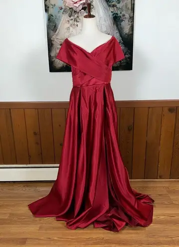 Gorgeous New Lavetir Red Satin Pageant/Prom/Bridesmaid Gown! Size 12