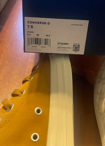 Converse New  All Star, Chuck Taylor Sneaker High Top Women 7.5 - Image 2