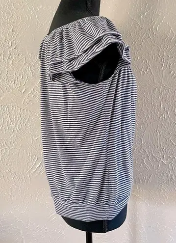 Elle ⚓️ Striped Cap Sleeve Top w/ Flower Detail⚓️ ~small