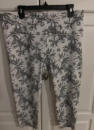 Suave Capri Leggings Woman 1X Revolutionary Tummy Control Black White floral