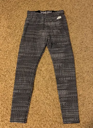 Nike Striped Leggings Black Size M 11 68 Off Retail From Kerstie