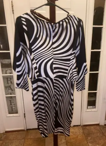 Cache Women's  silk Dress Size 4 Black & White