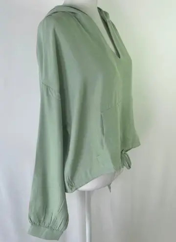 Lumière New V-Neck Hooded Top Drawstring Hem Woven Hoodie Sage
