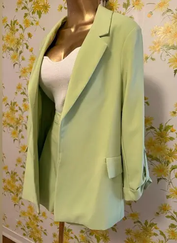 NWOT Modern Green 3/4 sleeve blazer and short size M Size M