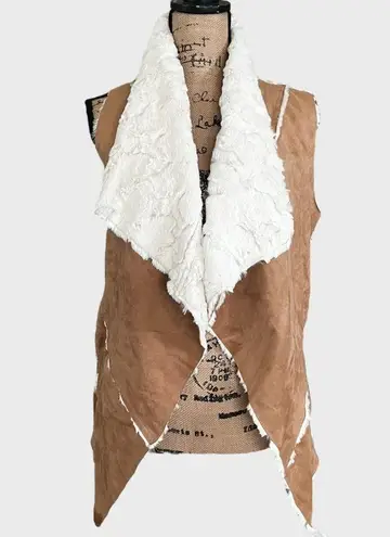 onetheland  Vegan Suede Tan Faux Fur Open Vest with Pockets Small |‎ EUC