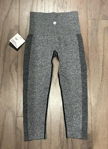 Senita Athletics NWT Seamless Capri Leggings - Size XS