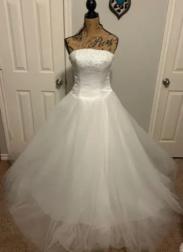 Mori Lee size 6 wedding dress - ball gown style - strapless- pearls/rhinestones