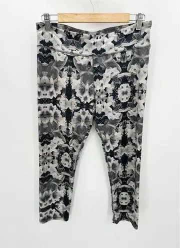 Energie Leggings Women LARGE Black White Floral Print Justine Pull On Cropped