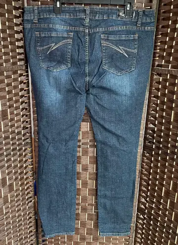 c'est toi Distressed Jeans