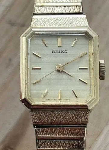 Seiko SGP Gold Plated Vintage Ladies Watch Mechanical Winding Gold Dial