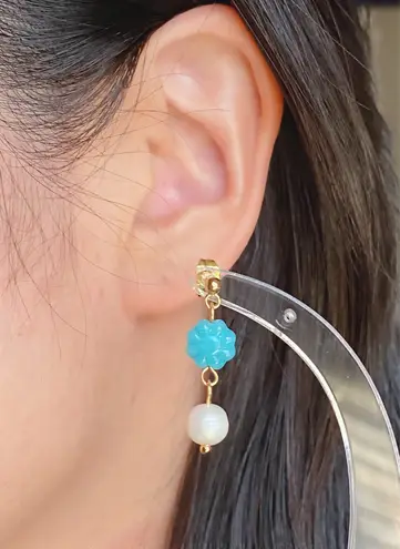 Handmade quality mini Czech glass flower beads & natural freshwater pearls chic boho vintage style dangle earrings🩵