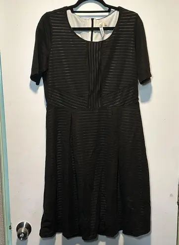 Ny Collection black and white lined dress above the knee Size Large