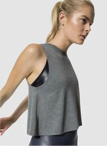 Carbon 38 Crop Tank 2.0 in Gray Small