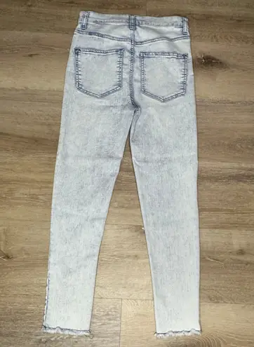 No Bo High Rise Cropped Denim Stretchy Jeans - Light Wash, Size 9 Juniors