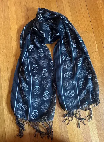 Vintage Y2K Black & White Skull & Spades Rectangle Scarf