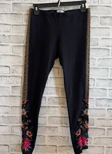 Johnny Was Women’s black multicolor vibrant embroidered floral leggings Size S