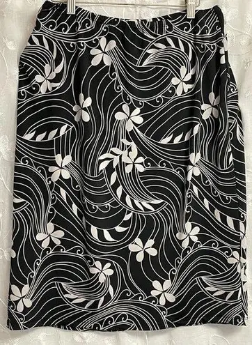 Women’s Black Floral Straight A Line Polyester Spandex Skirt Size Large EUC