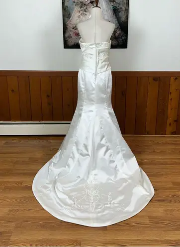 None Beautiful New Boutique Wedding Gown from the U.K.