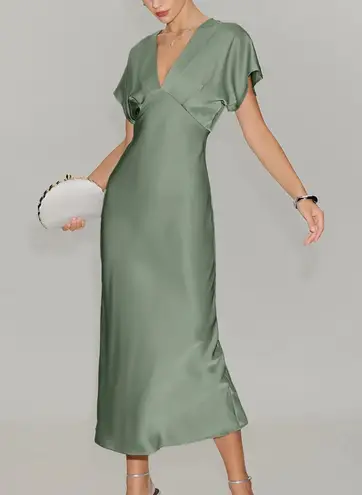 Rihoas Green Satin V Neck A