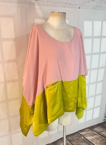 Vertigo NWT Colorblock Asymmetrical Oversized Blouse Size Small/Medium