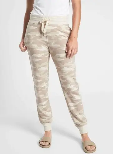 Athleta  Balance Printed Jogger Pant in Oatmeal Heather Camo Size M