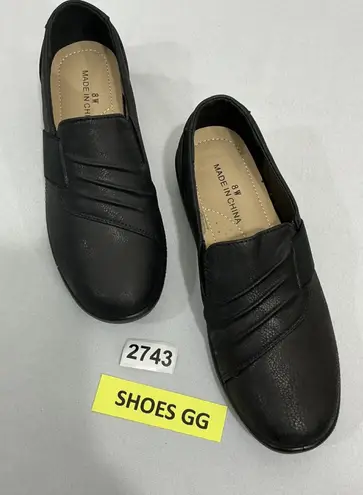 Womans Black Size 8 Slip On Faux Leather Shoes NWOT