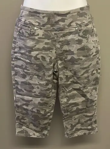 Belle by Kim Gravel Camo Triple Luxe Cropped Pull On Capri Jeans