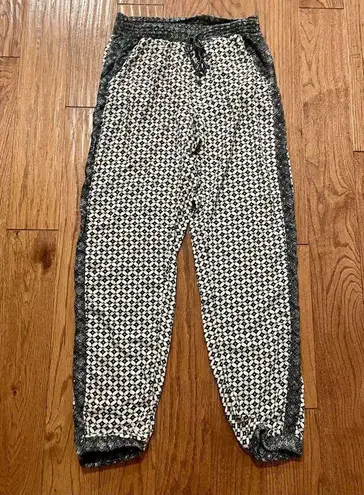 American Eagle  printed jogger casual pant size small