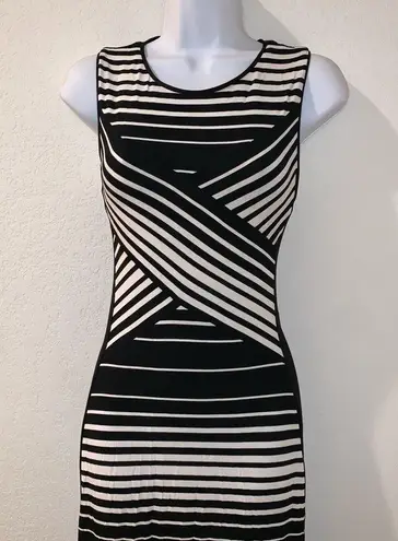 White House | Black Market WHBM LONG DRESS SIZE M