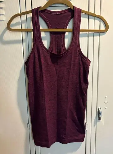 Lululemon Women  Swiftly Tech Racerback Black /
Chilled Grape Size 4