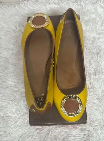 Y2K J Vincent Yellow and Brown Flats with Classic Rounded Toe Size 9